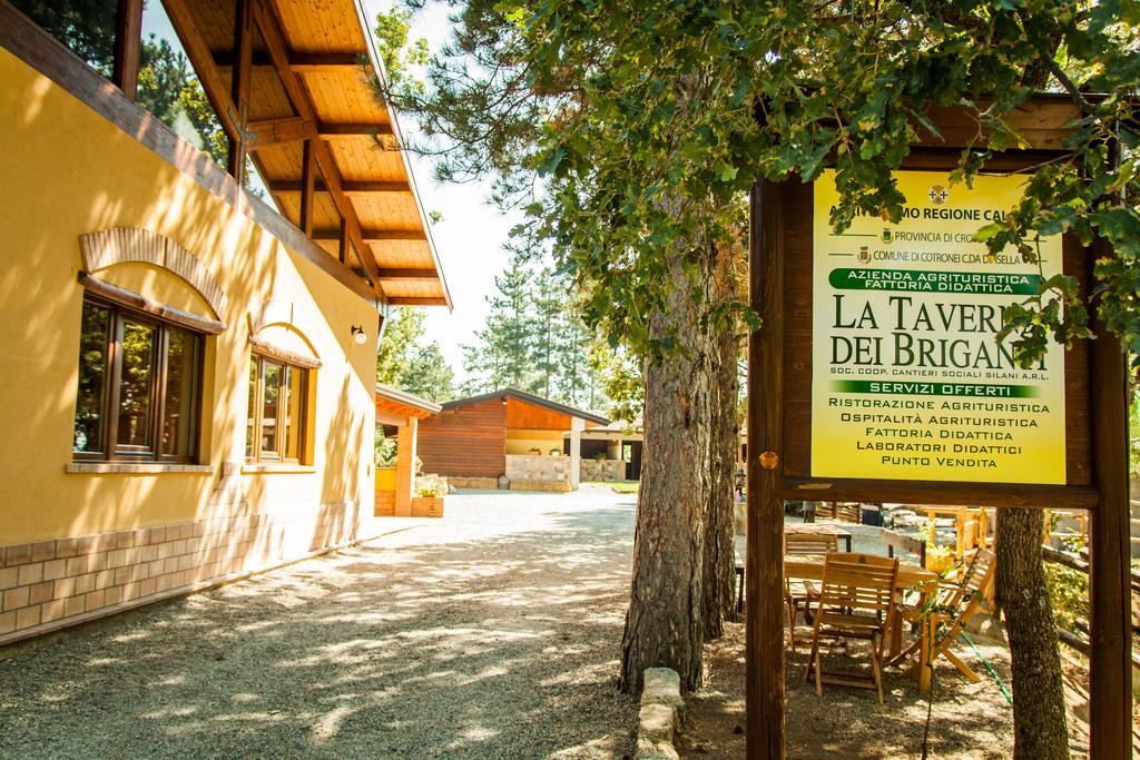 La Taverna Dei Briganti Hotel Cotronei Exterior foto
